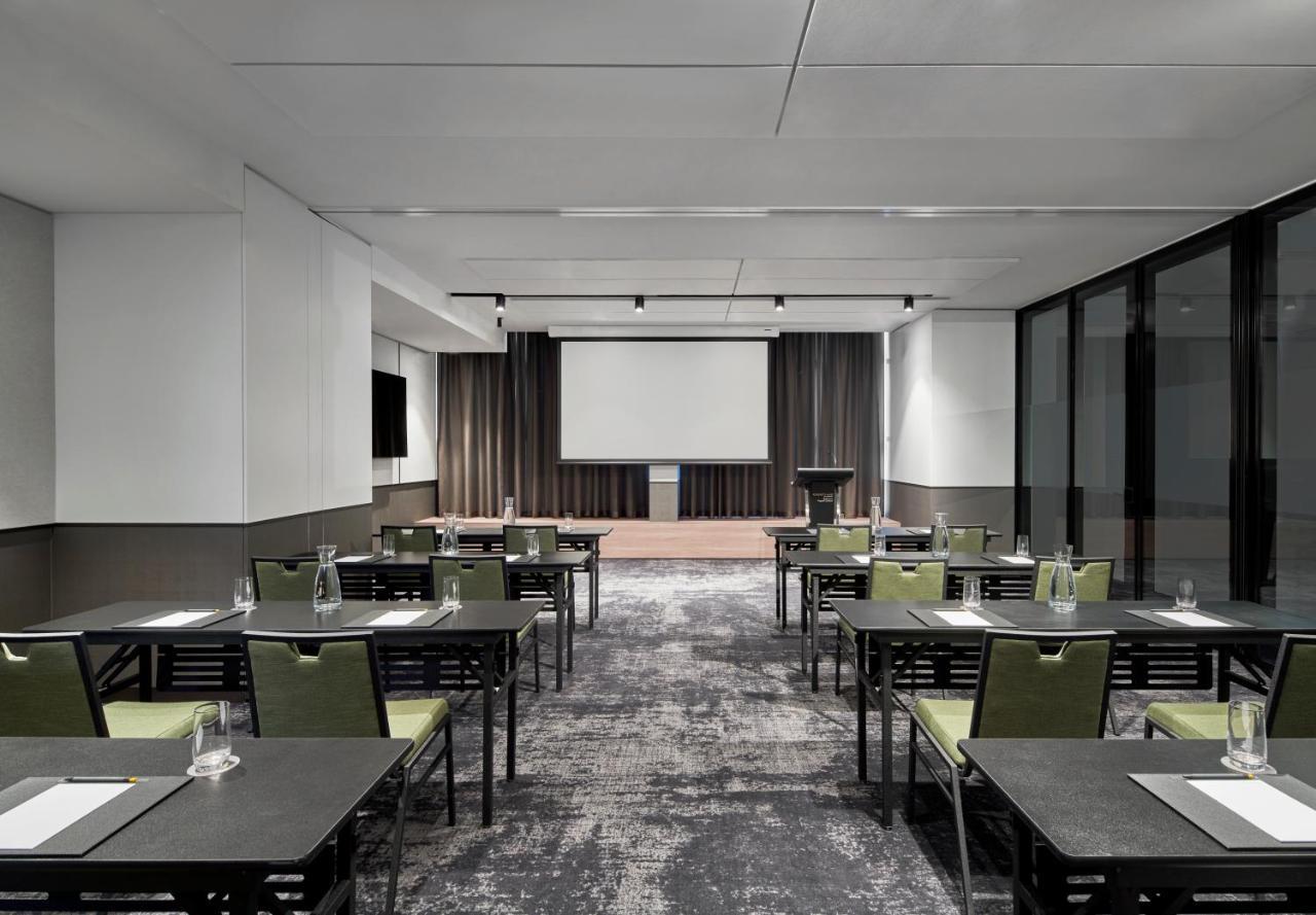 Готель Courtyard By Marriott Melbourne Flagstaff Gardens Екстер'єр фото