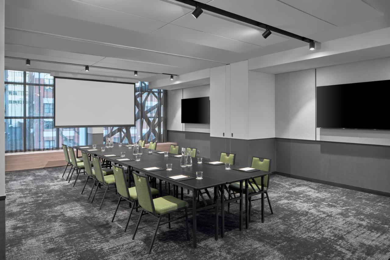 Готель Courtyard By Marriott Melbourne Flagstaff Gardens Екстер'єр фото