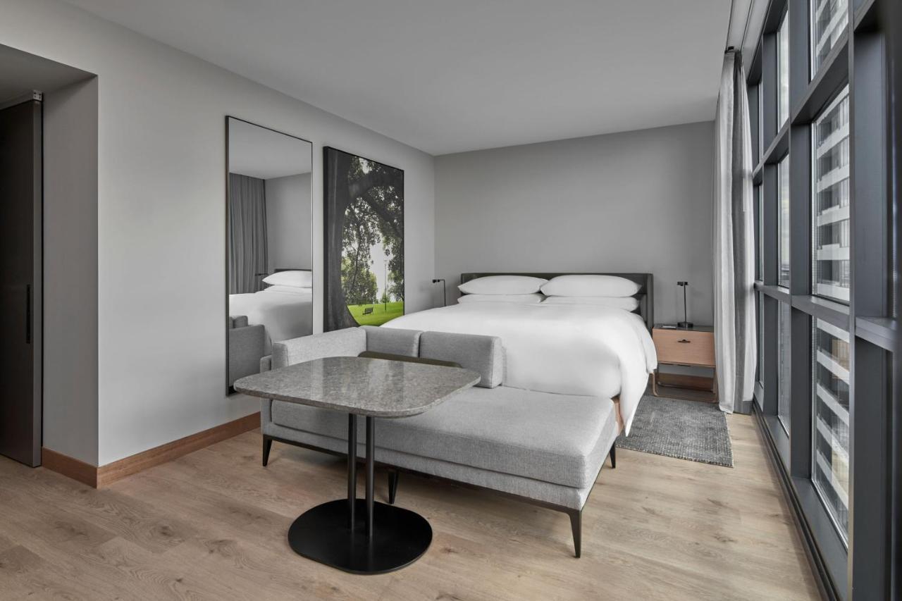 Готель Courtyard By Marriott Melbourne Flagstaff Gardens Екстер'єр фото