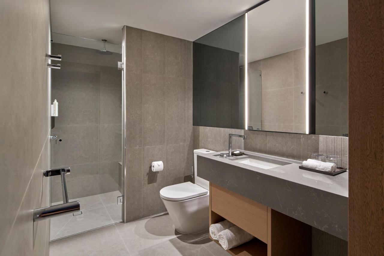 Готель Courtyard By Marriott Melbourne Flagstaff Gardens Екстер'єр фото