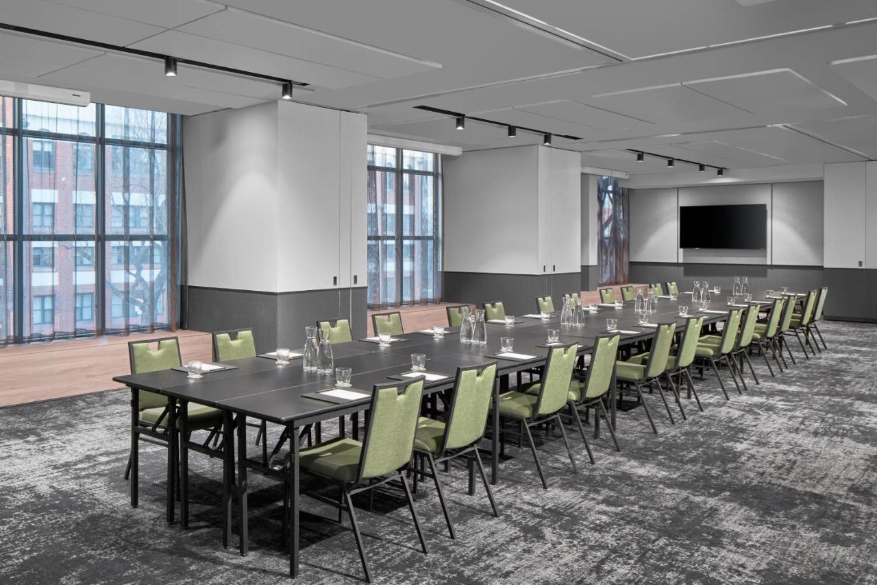Готель Courtyard By Marriott Melbourne Flagstaff Gardens Екстер'єр фото
