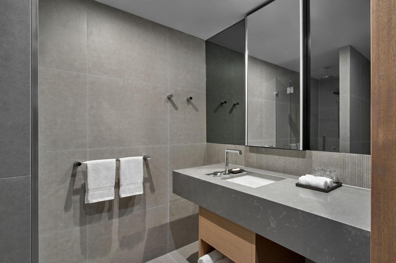 Готель Courtyard By Marriott Melbourne Flagstaff Gardens Екстер'єр фото