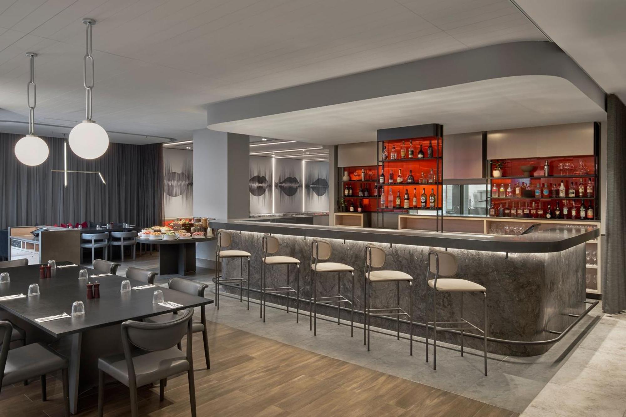Готель Courtyard By Marriott Melbourne Flagstaff Gardens Екстер'єр фото